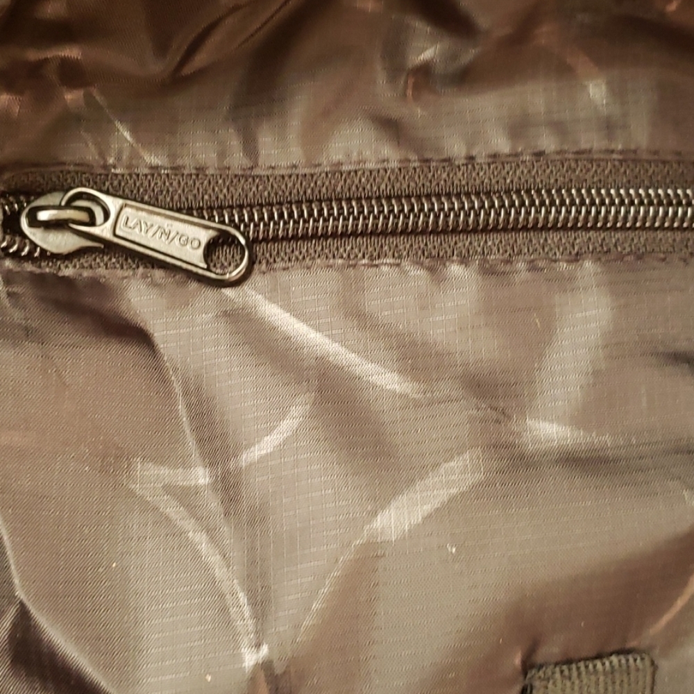 𝅺lay N go makeup case. Never used. - Picture 4 of 8